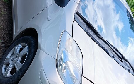 Toyota Yaris III рестайлинг, 2010 год, 800 000 рублей, 3 фотография