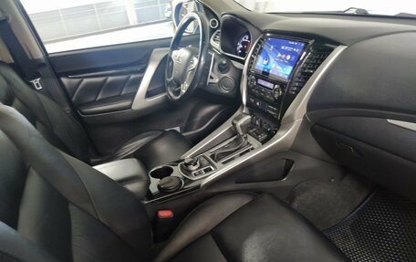 Mitsubishi Pajero Sport III рестайлинг, 2018 год, 3 129 000 рублей, 17 фотография