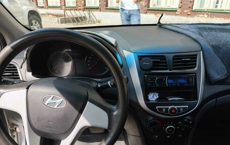 Hyundai Solaris II рестайлинг, 2012 год, 599 000 рублей, 8 фотография