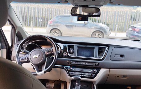 KIA Carnival III, 2018 год, 2 780 000 рублей, 7 фотография