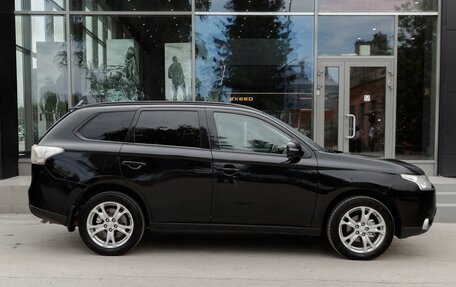 Mitsubishi Outlander III рестайлинг 3, 2013 год, 1 400 000 рублей, 4 фотография
