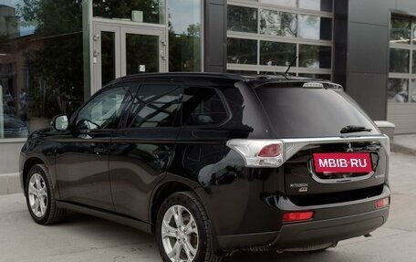 Mitsubishi Outlander III рестайлинг 3, 2013 год, 1 400 000 рублей, 7 фотография