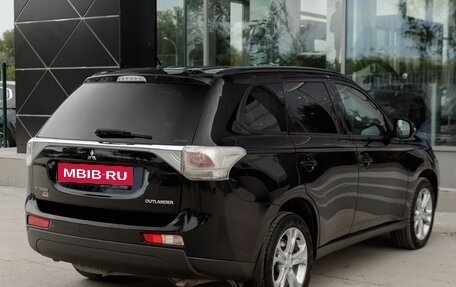 Mitsubishi Outlander III рестайлинг 3, 2013 год, 1 400 000 рублей, 5 фотография