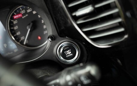 Mitsubishi Outlander III рестайлинг 3, 2013 год, 1 400 000 рублей, 15 фотография
