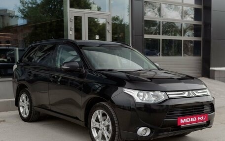 Mitsubishi Outlander III рестайлинг 3, 2013 год, 1 400 000 рублей, 3 фотография