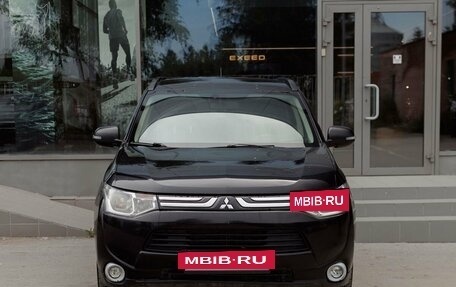 Mitsubishi Outlander III рестайлинг 3, 2013 год, 1 400 000 рублей, 2 фотография