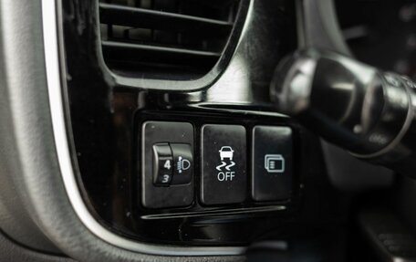 Mitsubishi Outlander III рестайлинг 3, 2013 год, 1 400 000 рублей, 19 фотография
