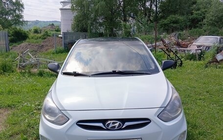 Hyundai Solaris II рестайлинг, 2012 год, 690 000 рублей, 2 фотография