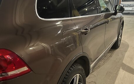 Volkswagen Touareg III, 2011 год, 2 800 000 рублей, 4 фотография