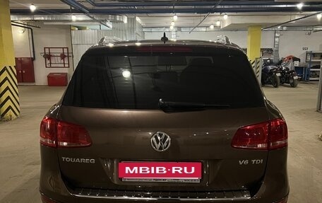 Volkswagen Touareg III, 2011 год, 2 800 000 рублей, 2 фотография