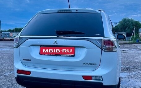 Mitsubishi Outlander III рестайлинг 3, 2012 год, 1 390 000 рублей, 2 фотография