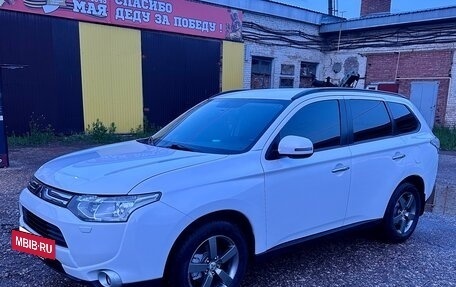 Mitsubishi Outlander III рестайлинг 3, 2012 год, 1 390 000 рублей, 6 фотография