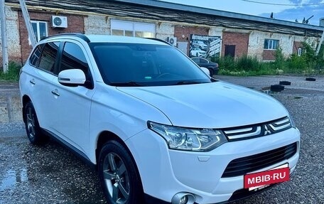 Mitsubishi Outlander III рестайлинг 3, 2012 год, 1 390 000 рублей, 9 фотография