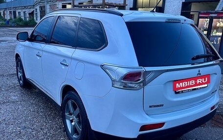Mitsubishi Outlander III рестайлинг 3, 2012 год, 1 390 000 рублей, 7 фотография