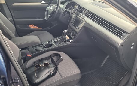 Volkswagen Passat B8 рестайлинг, 2017 год, 1 450 000 рублей, 13 фотография