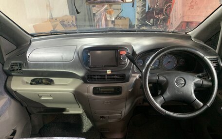 Nissan Serena II, 2000 год, 650 000 рублей, 3 фотография