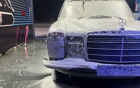 Mercedes-Benz W114, 1976 год, 1 300 000 рублей, 1 фотография
