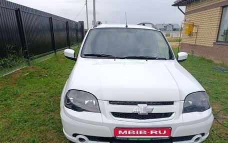 Chevrolet Niva I рестайлинг, 2017 год, 790 000 рублей, 2 фотография