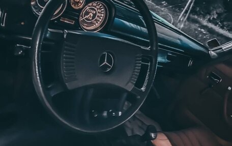 Mercedes-Benz W114, 1976 год, 1 300 000 рублей, 2 фотография