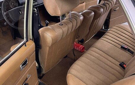Mercedes-Benz W114, 1976 год, 1 300 000 рублей, 8 фотография