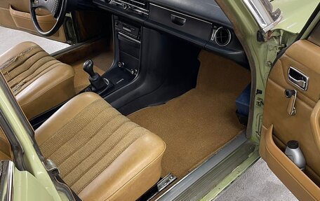 Mercedes-Benz W114, 1976 год, 1 300 000 рублей, 7 фотография