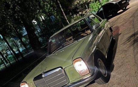 Mercedes-Benz W114, 1976 год, 1 300 000 рублей, 5 фотография