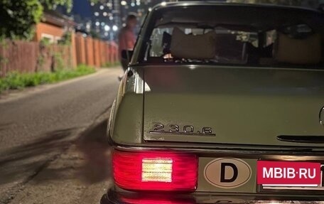 Mercedes-Benz W114, 1976 год, 1 300 000 рублей, 3 фотография