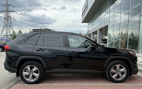 Toyota RAV4, 2019 год, 2 990 000 рублей, 5 фотография