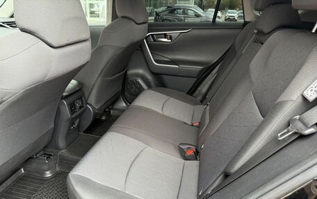 Toyota RAV4, 2019 год, 2 990 000 рублей, 15 фотография