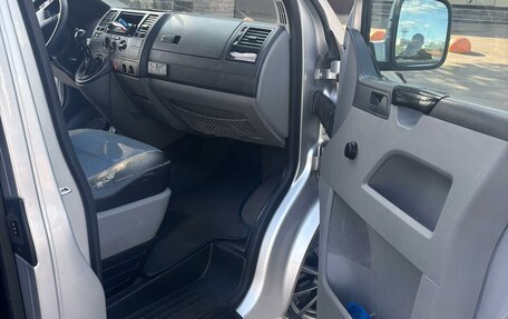 Volkswagen Transporter T5 рестайлинг, 2006 год, 1 400 000 рублей, 15 фотография