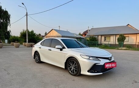 Toyota Camry, 2021 год, 4 300 000 рублей, 4 фотография
