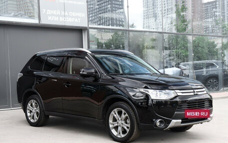 Mitsubishi Outlander III рестайлинг 3, 2014 год, 1 687 000 рублей, 3 фотография