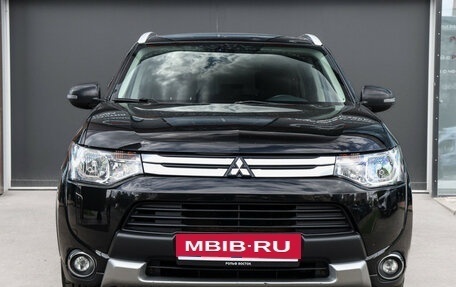 Mitsubishi Outlander III рестайлинг 3, 2014 год, 1 687 000 рублей, 2 фотография