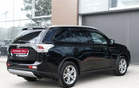 Mitsubishi Outlander III рестайлинг 3, 2014 год, 1 687 000 рублей, 5 фотография
