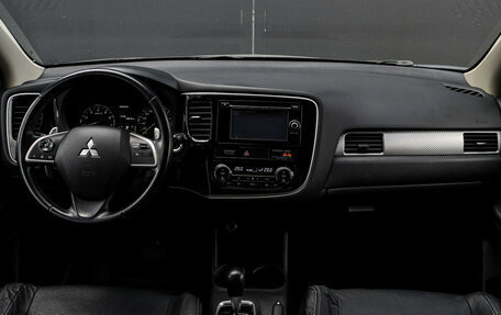Mitsubishi Outlander III рестайлинг 3, 2014 год, 1 687 000 рублей, 11 фотография
