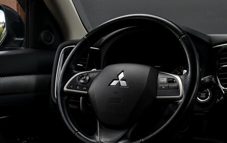 Mitsubishi Outlander III рестайлинг 3, 2014 год, 1 687 000 рублей, 13 фотография
