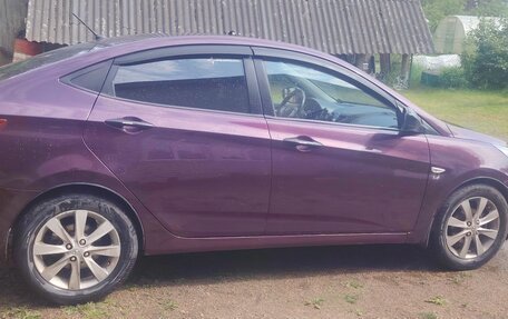 Hyundai Solaris II рестайлинг, 2011 год, 650 000 рублей, 4 фотография