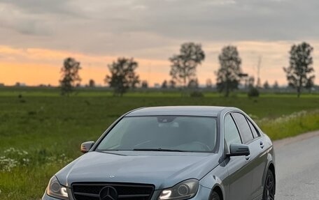 Mercedes-Benz C-Класс, 2011 год, 900 000 рублей, 1 фотография