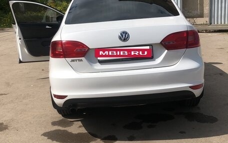Volkswagen Jetta VI, 2013 год, 1 000 000 рублей, 2 фотография