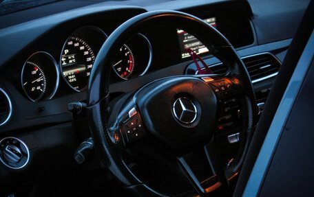 Mercedes-Benz C-Класс, 2011 год, 900 000 рублей, 4 фотография