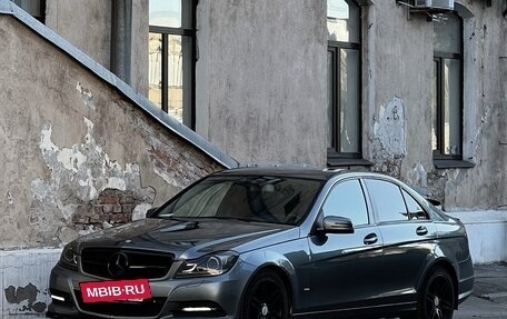 Mercedes-Benz C-Класс, 2011 год, 900 000 рублей, 6 фотография