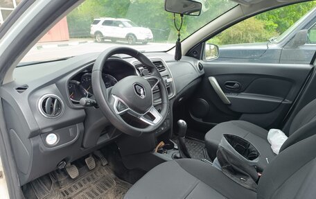 Renault Logan II, 2018 год, 700 000 рублей, 3 фотография