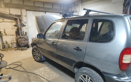 Chevrolet Niva I рестайлинг, 2004 год, 400 000 рублей, 3 фотография