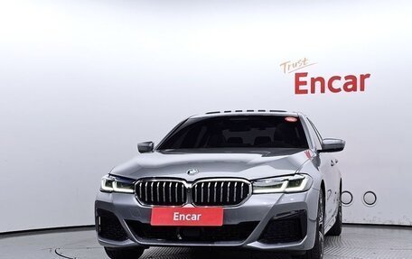 BMW 5 серия, 2022 год, 3 498 000 рублей, 2 фотография