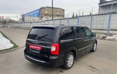 Chrysler Voyager IV, 2014 год, 1 700 000 рублей, 3 фотография