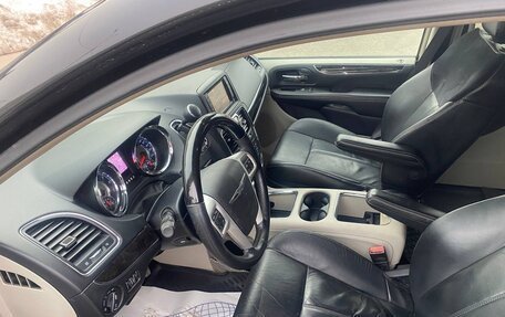 Chrysler Voyager IV, 2014 год, 1 700 000 рублей, 10 фотография