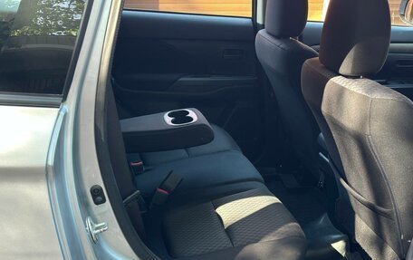 Mitsubishi Outlander III рестайлинг 3, 2014 год, 1 335 000 рублей, 11 фотография