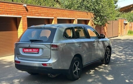Mitsubishi Outlander III рестайлинг 3, 2014 год, 1 335 000 рублей, 3 фотография
