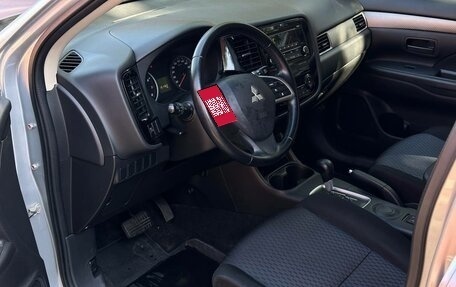 Mitsubishi Outlander III рестайлинг 3, 2014 год, 1 335 000 рублей, 10 фотография