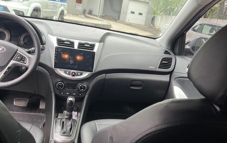 Hyundai Solaris II рестайлинг, 2015 год, 1 100 000 рублей, 5 фотография